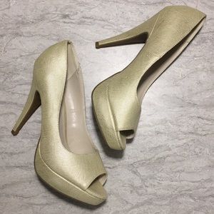 APT.9 size 10 tan heels, open-toe, metallic finish